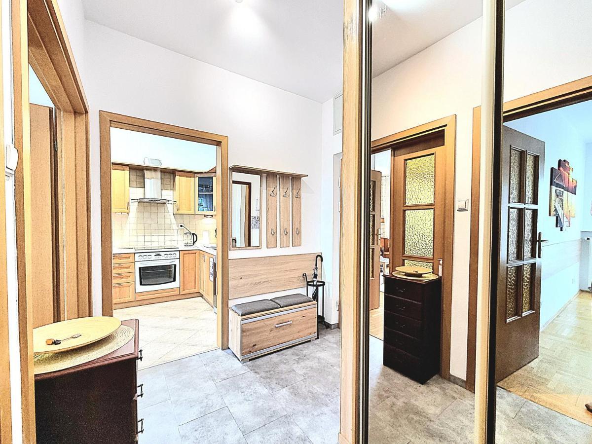 Saska Kepa Apartment