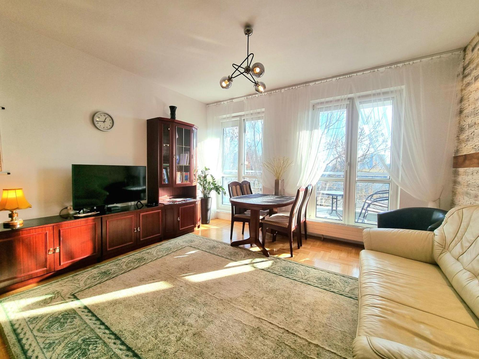 Saska Kepa Apartment